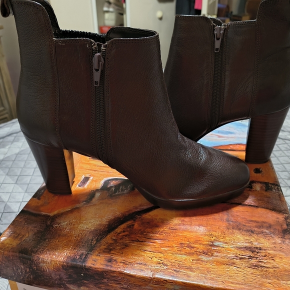 Bella Vita Dark Brown Heeled Boots - Picture 2 of 6